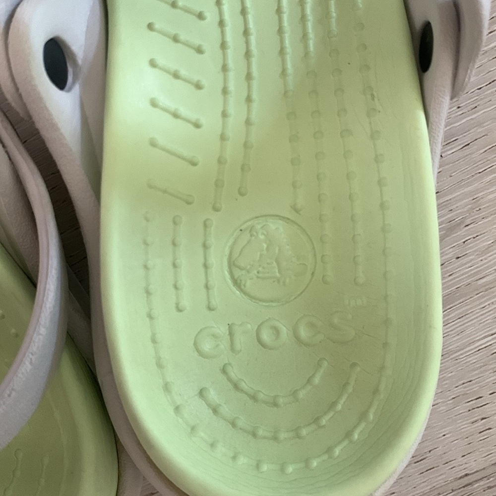 CROCS Women's Slingback Sandals Beige Straps with Lime Green Footbed - Picture 4 of 6